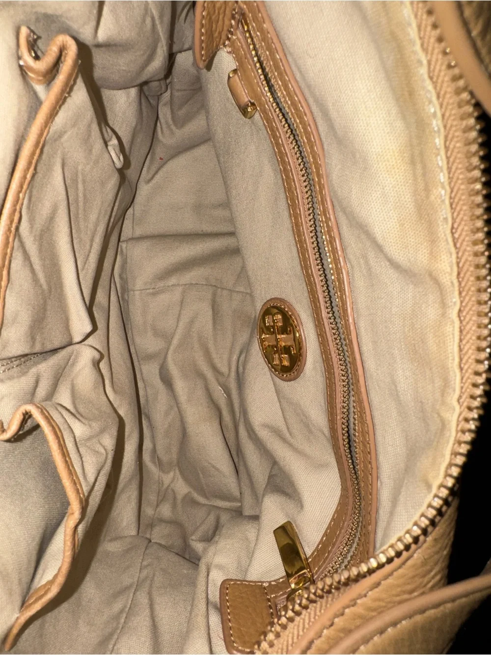 Tory Burch Amanda Pebbled Leather Hobo Bag – Camel Tan